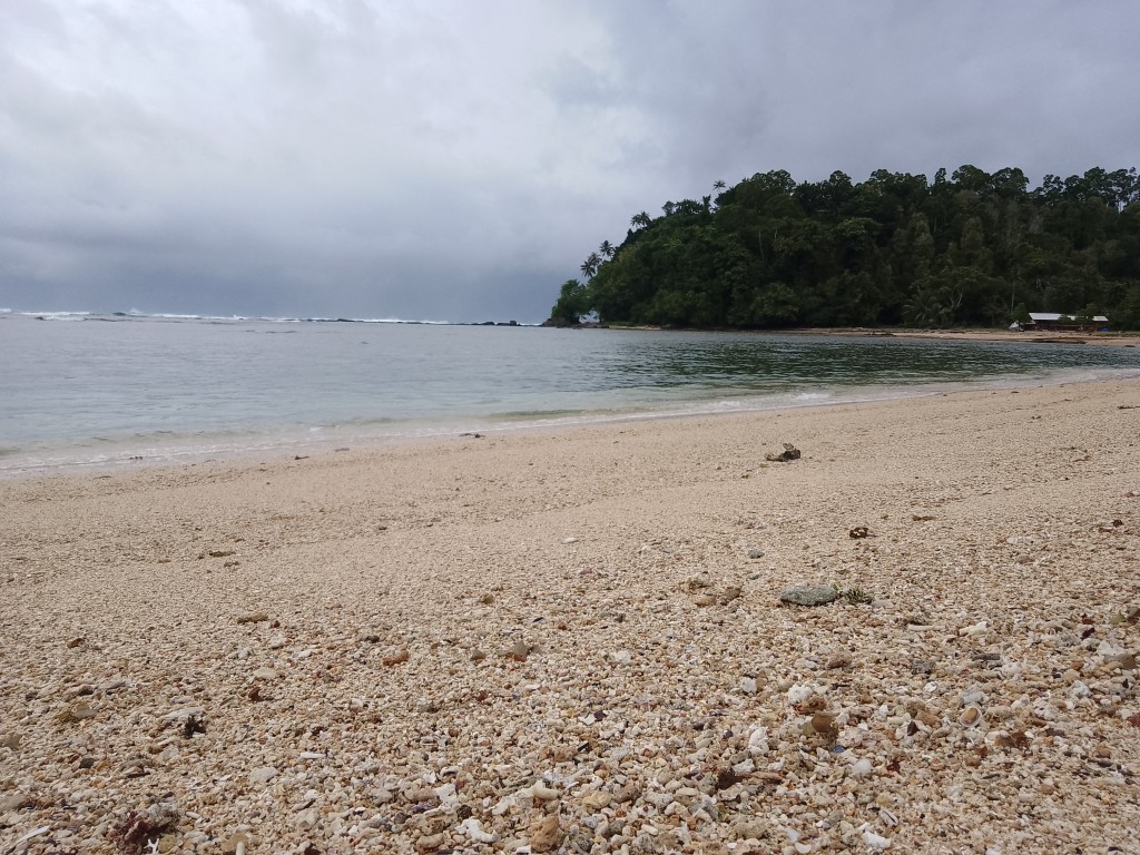 Wisata Pantai Desa Laayon dan Jalan Menuju Goa Batu Rundung